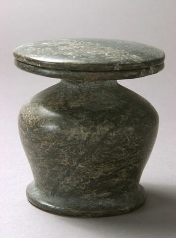 pot à kohol à collerette plate ; couvercle de vase, image 1/1