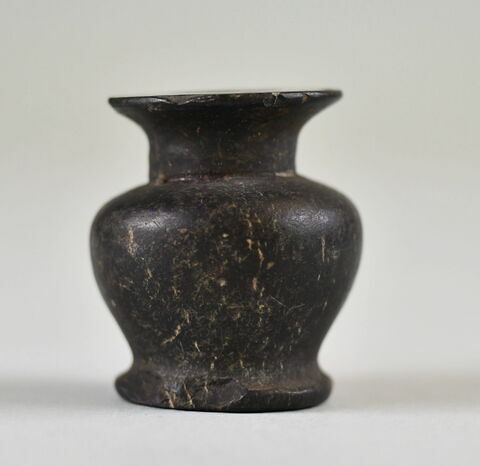 pot à kohol ; vase miniature