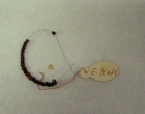 collier ; perle rondelle  ; perle cylindrique  ; perle sphérique, image 1/1
