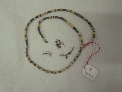 collier ; perle rondelle ; perle sphérique