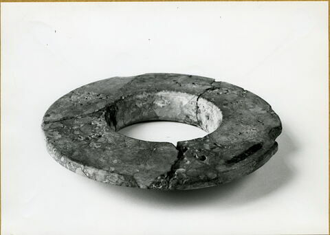 vase, image 3/3