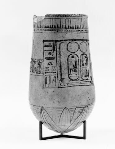 vase ; situle à fond floral, image 5/10
