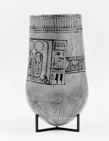 vase ; situle à fond floral, image 6/10