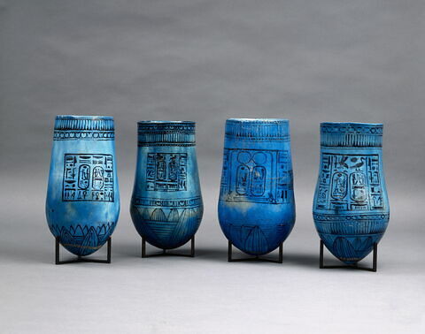 vase ; situle à fond floral, image 10/10