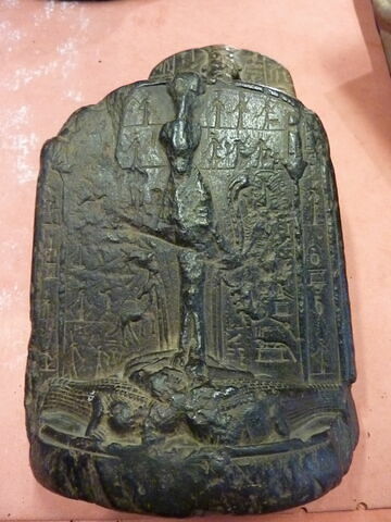 stèle d'Horus, image 1/1