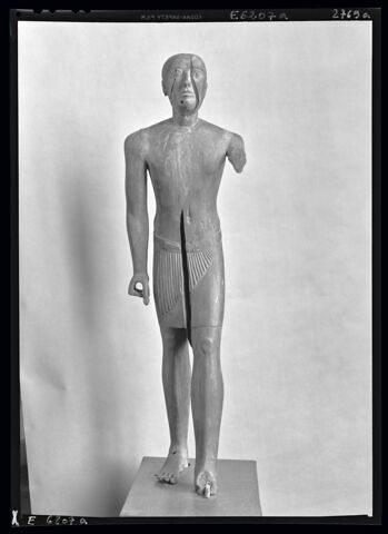 statue, image 2/5