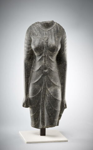 statue