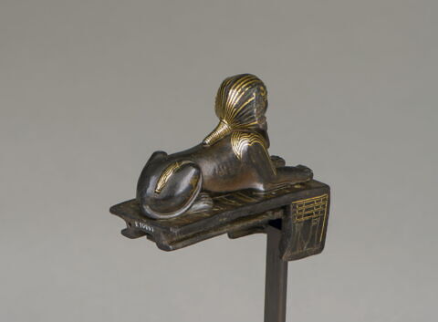 figurine ; élément de meuble  ; serrure, image 8/12