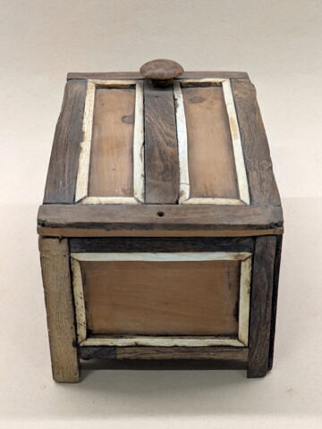 coffret ; coffre rectangulaire à pieds ; avec contenu, image 3/10