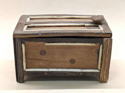 coffret ; coffre rectangulaire à pieds ; avec contenu, image 9/10