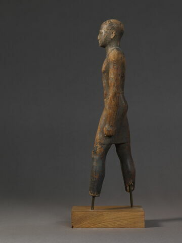 statue, image 4/12
