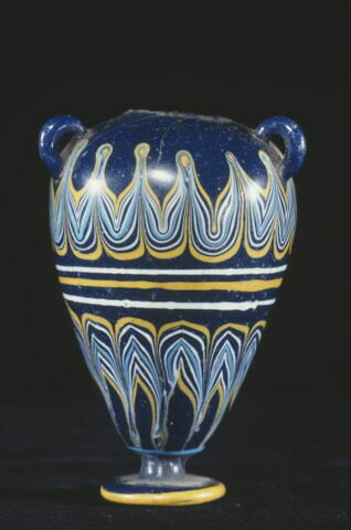 vase, image 3/3