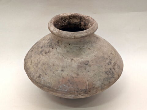 jarre biconique ; avec contenu