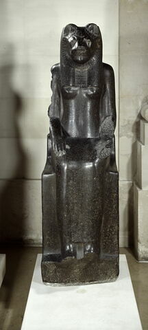 statue, image 4/7