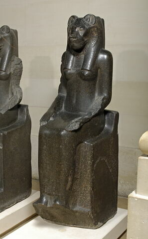 statue, image 3/7