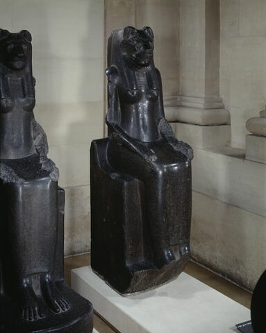 statue, image 7/7