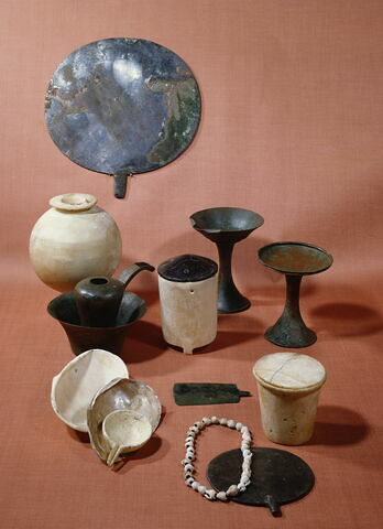 vase à onguent ; couvercle de vase ; boîte, image 2/3