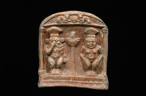 figurine ; stèle cintrée, image 1/1