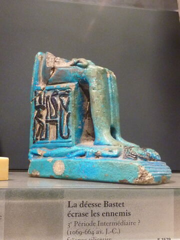 statue, image 2/3