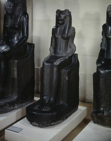 statue, image 4/6