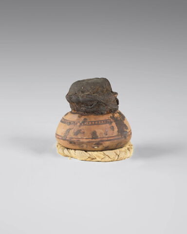 jarre biconique ; vase ; couvercle de vase ; support de vase ; avec contenu, image 3/5
