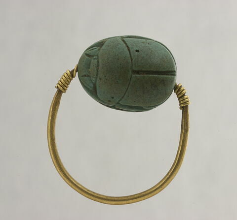 bague à chaton mobile ; bague en anneau à extrémités enroulées ; bague en anneau mince ; scarabée, image 2/2