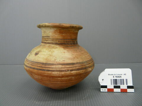 jarre biconique ; vase miniature ; datte ; figue