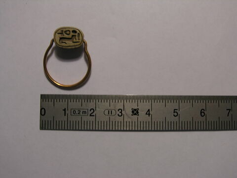 bague en anneau mince ; bague à chaton mobile ; scarabée, image 1/1