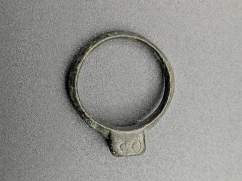 bague à chaton fixe ; bague à chaton carré, image 3/4