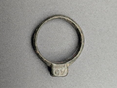 bague à chaton fixe ; bague à chaton carré, image 4/4
