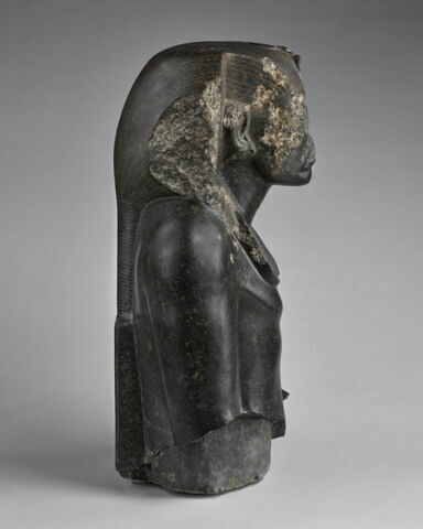 statue, image 2/8