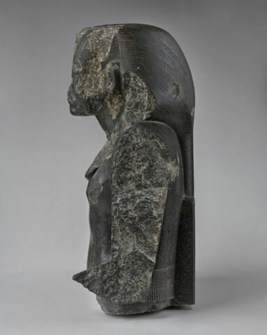 statue, image 3/8
