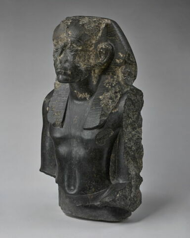 statue, image 4/8