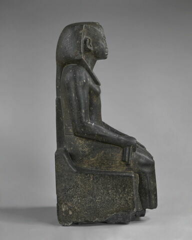 statue, image 2/10
