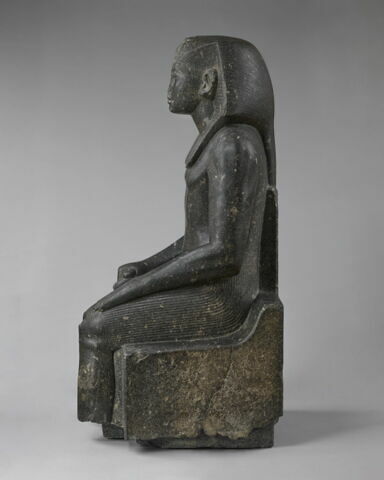 statue, image 3/10