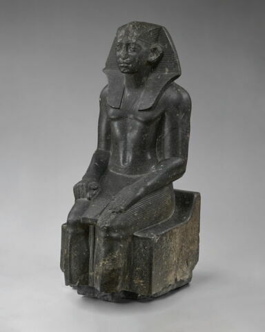 statue, image 4/10
