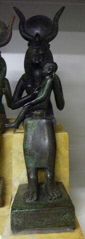 figurine d'Isis allaitant, image 2/7