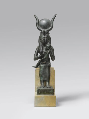 figurine d'Isis allaitant, image 2/7