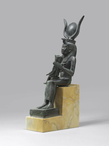 figurine d'Isis allaitant, image 4/7