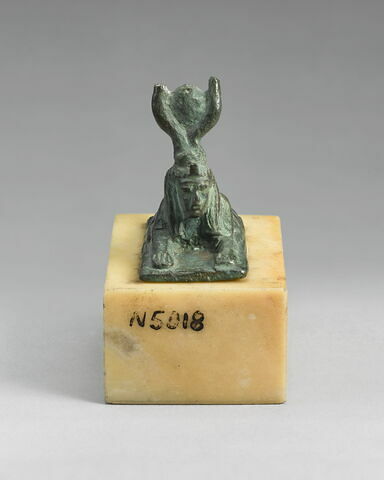 figurine, image 2/5
