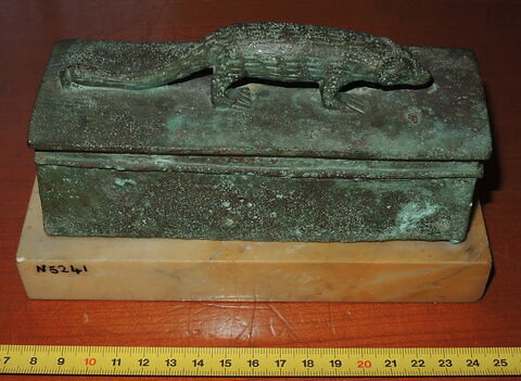 figurine ; sarcophage d'animal, image 2/2