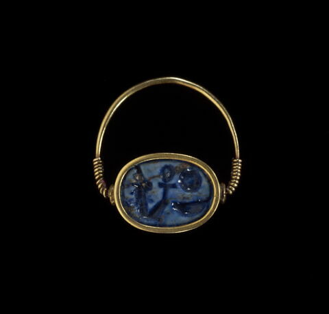 bague à chaton mobile ; bague à chaton cerclé ; bague en anneau à extrémités enroulées ; bague en anneau mince ; scarabée, image 3/4