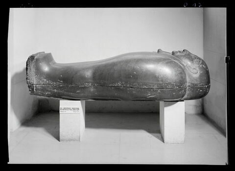 couvercle de sarcophage momiforme, image 2/2