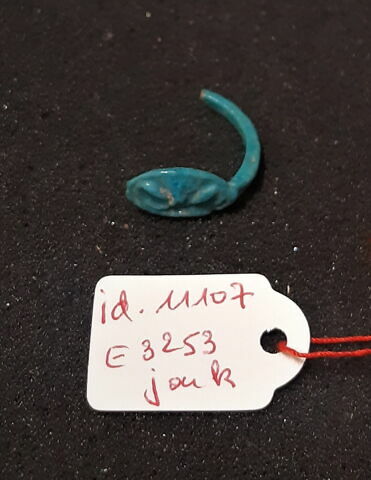 chevalière à chaton plat ; bague à chaton ovale