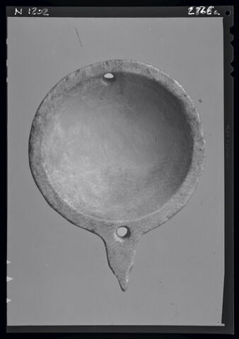 coupelle  ; vase plastique ; couvercle de vase, image 4/8