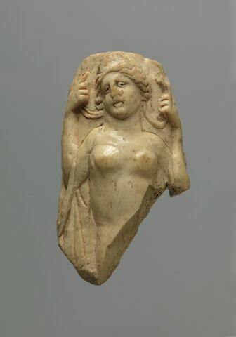 Applique ornée d'une figure d' Aphrodite anadyomène