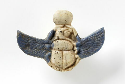 amulette ; incrustation