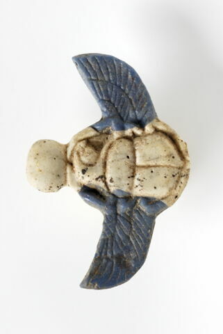 amulette ; incrustation, image 2/3