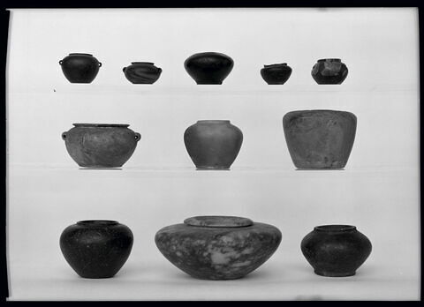 pot à kohol  ; vase à onguent, image 4/4