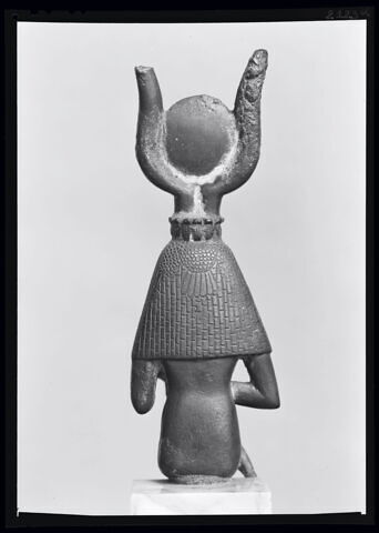 figurine d'Isis allaitant, image 6/9